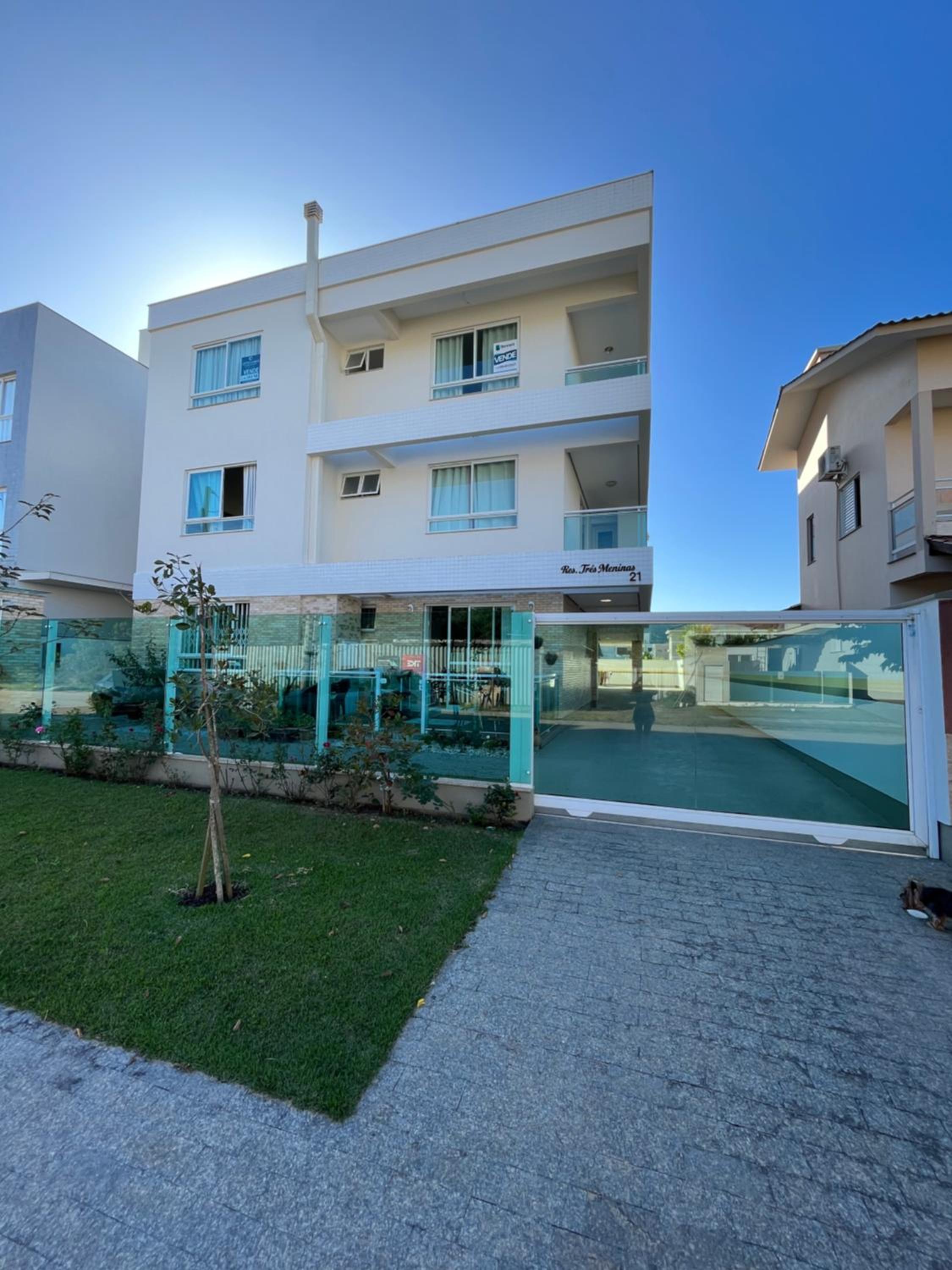 Apto de 3 quartos na Praia de Palmas, com garagem
