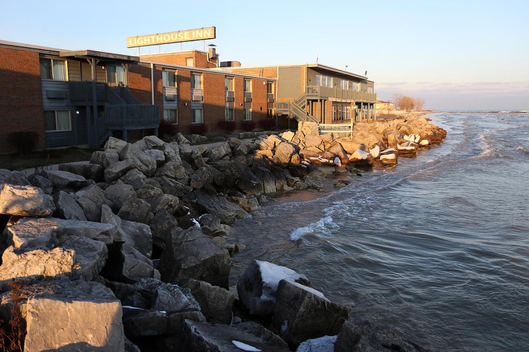 Lighthouse Inn - Two Rivers