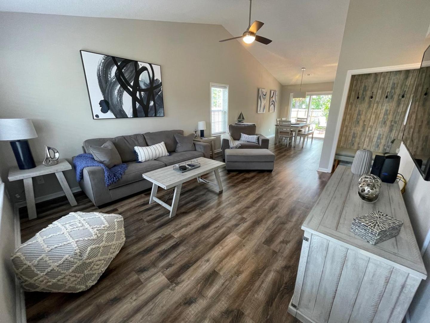 Short Drive to Downtown or the Beach! 907 Brewster Lane view 3
