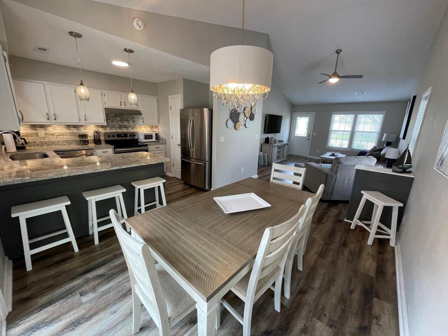 Short Drive to Downtown or the Beach! 907 Brewster Lane view 5