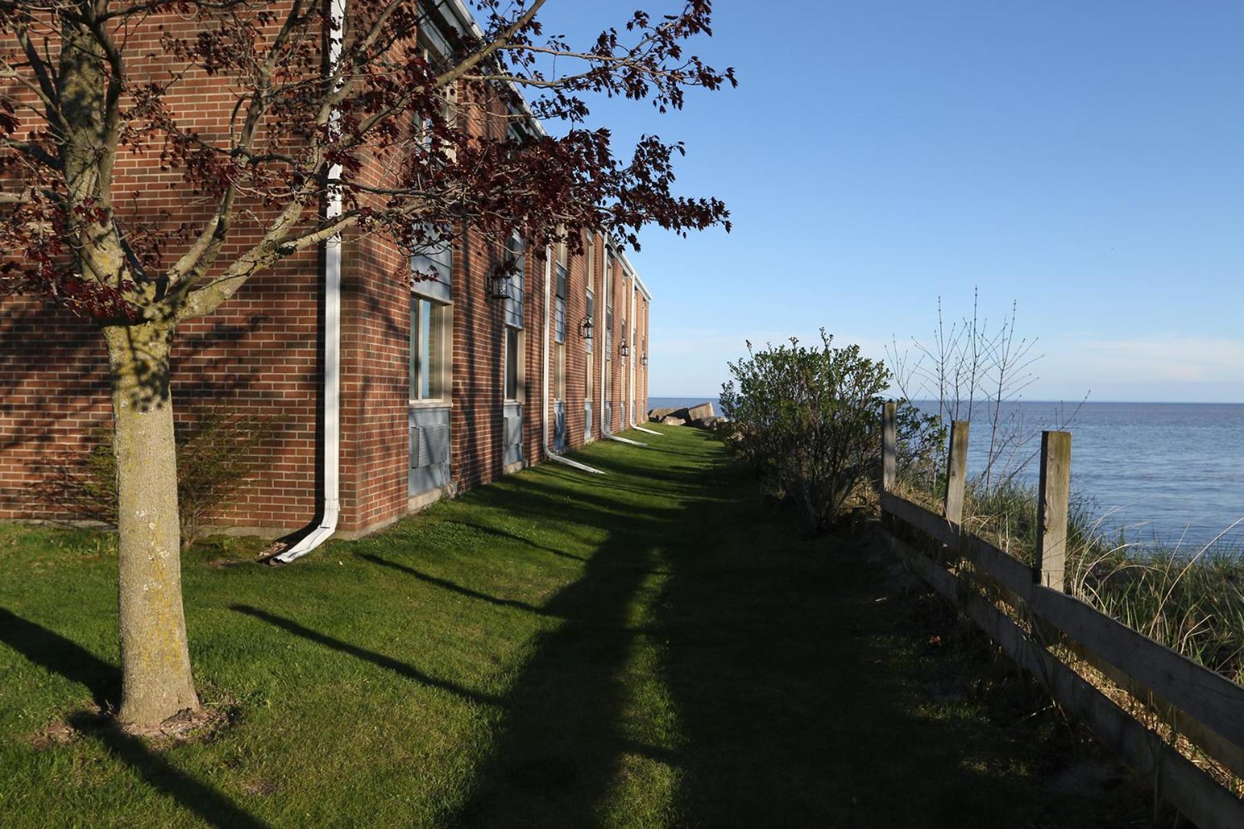 Lighthouse Inn - Two Rivers