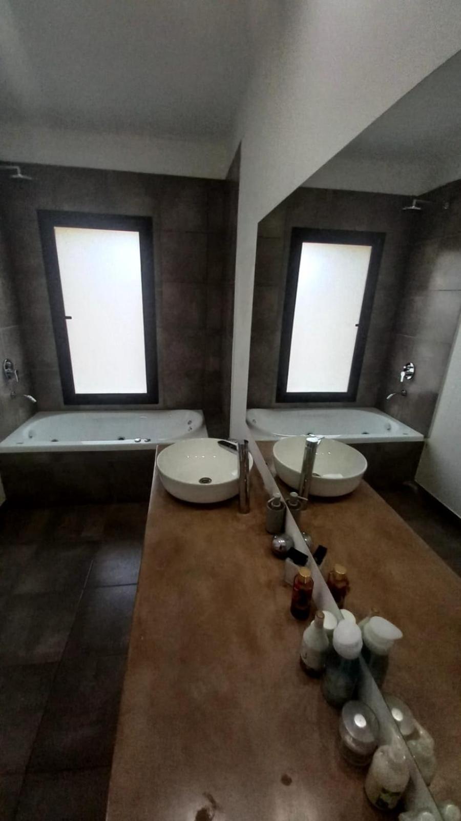 casa con pileta grande en Castellanos San Lorenzo ,paisaje unico, tranquilidad y comodidad
