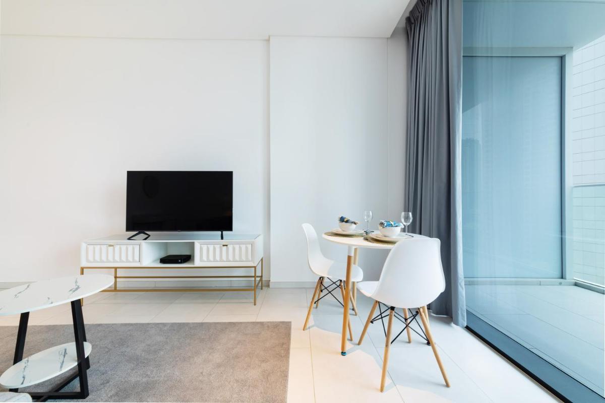 Maison Privee - Luxury, Spacious, Modern Near Burj Khalifa and Dubai Canal