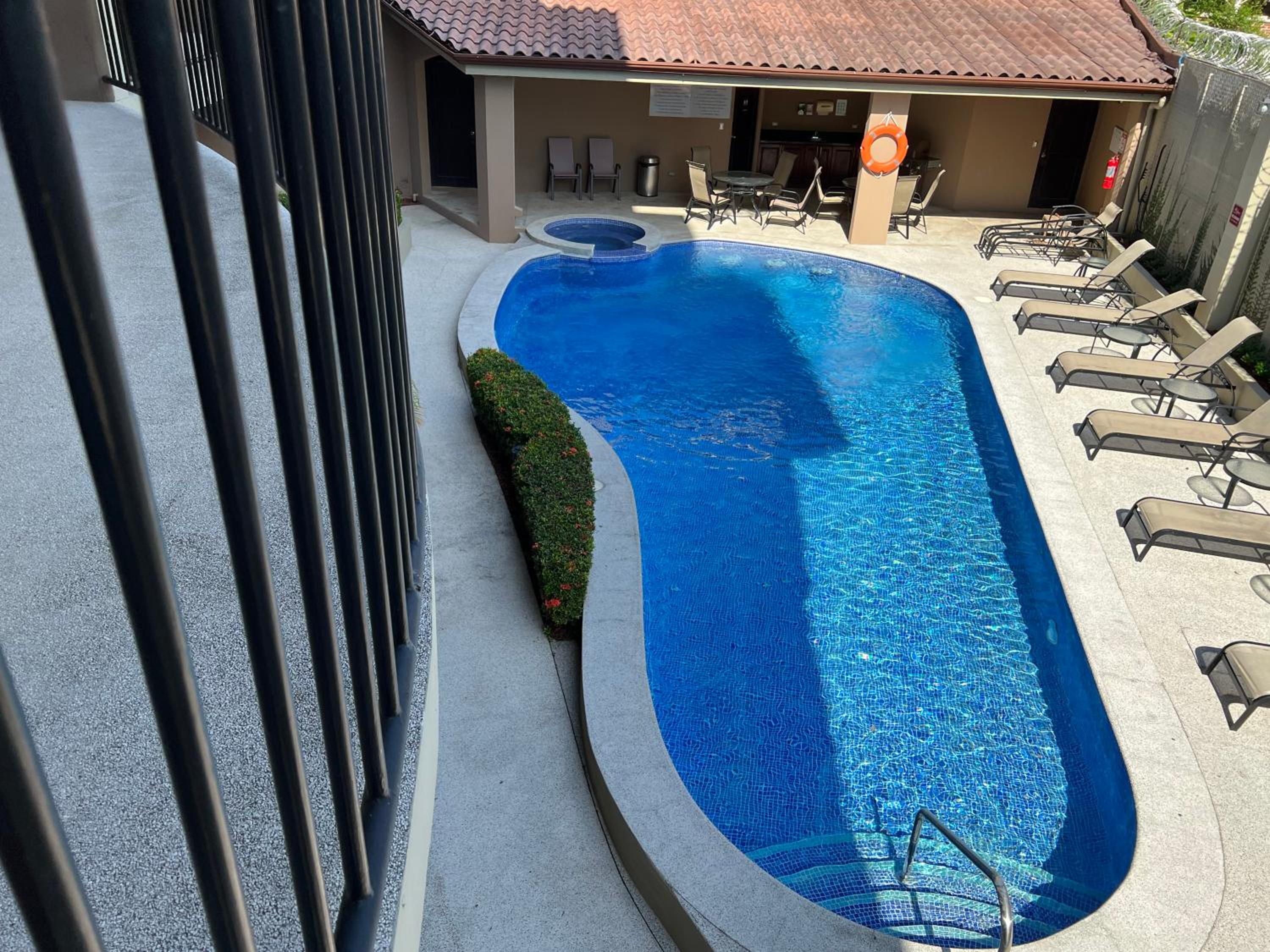 Lovely 3 Bedroom Condo Downtown view 4