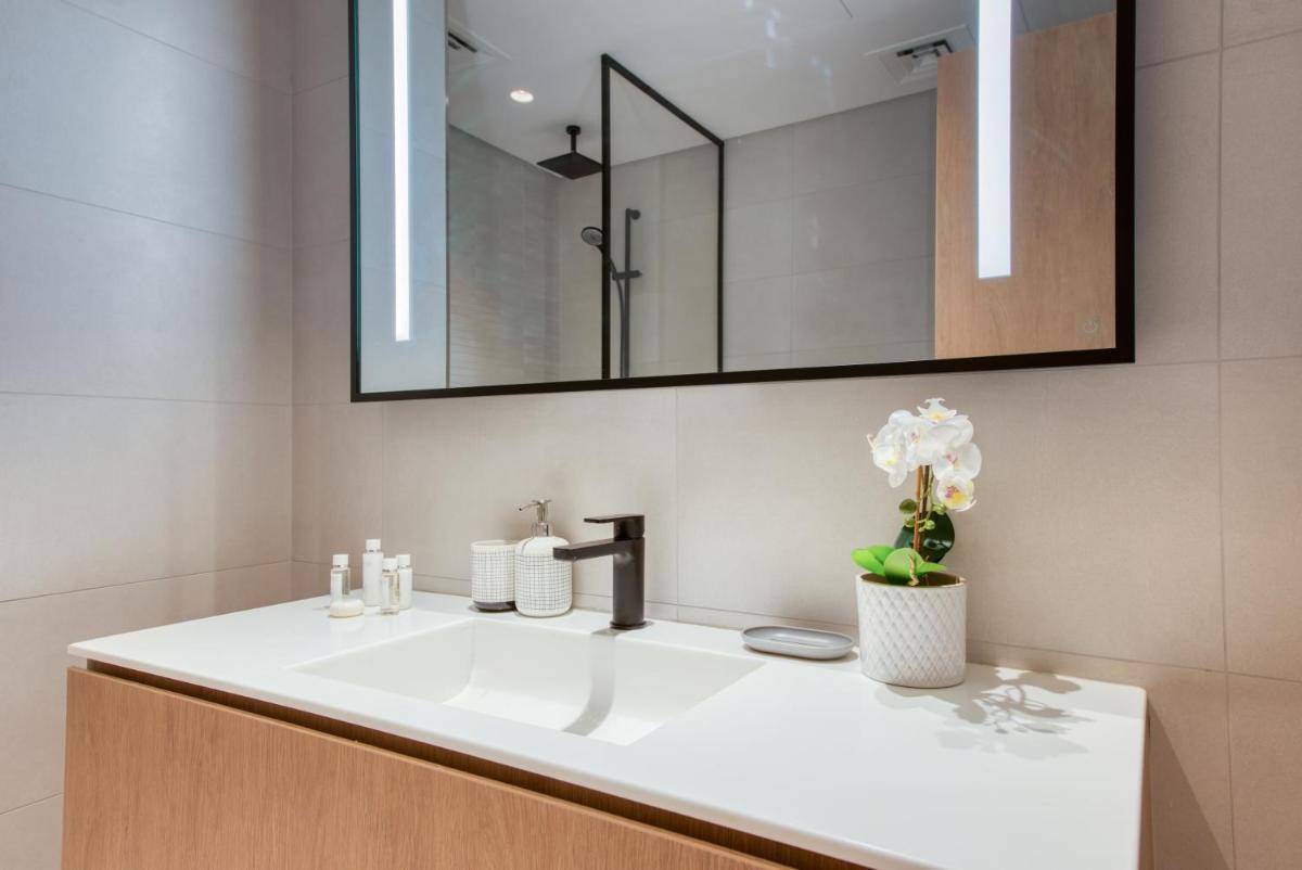 Maison Privee - Luxury, Spacious, Modern Near Burj Khalifa and Dubai Canal