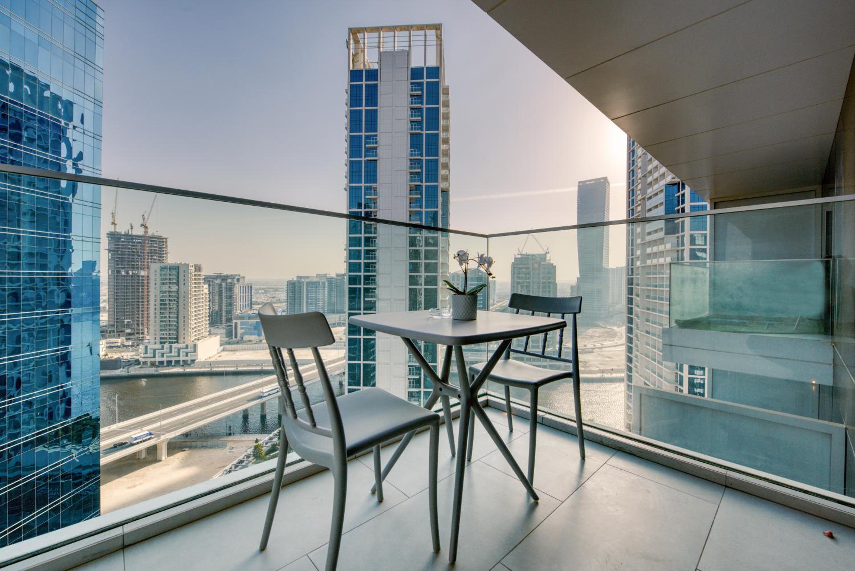 Maison Privee - Luxury, Spacious, Modern Near Burj Khalifa and Dubai Canal
