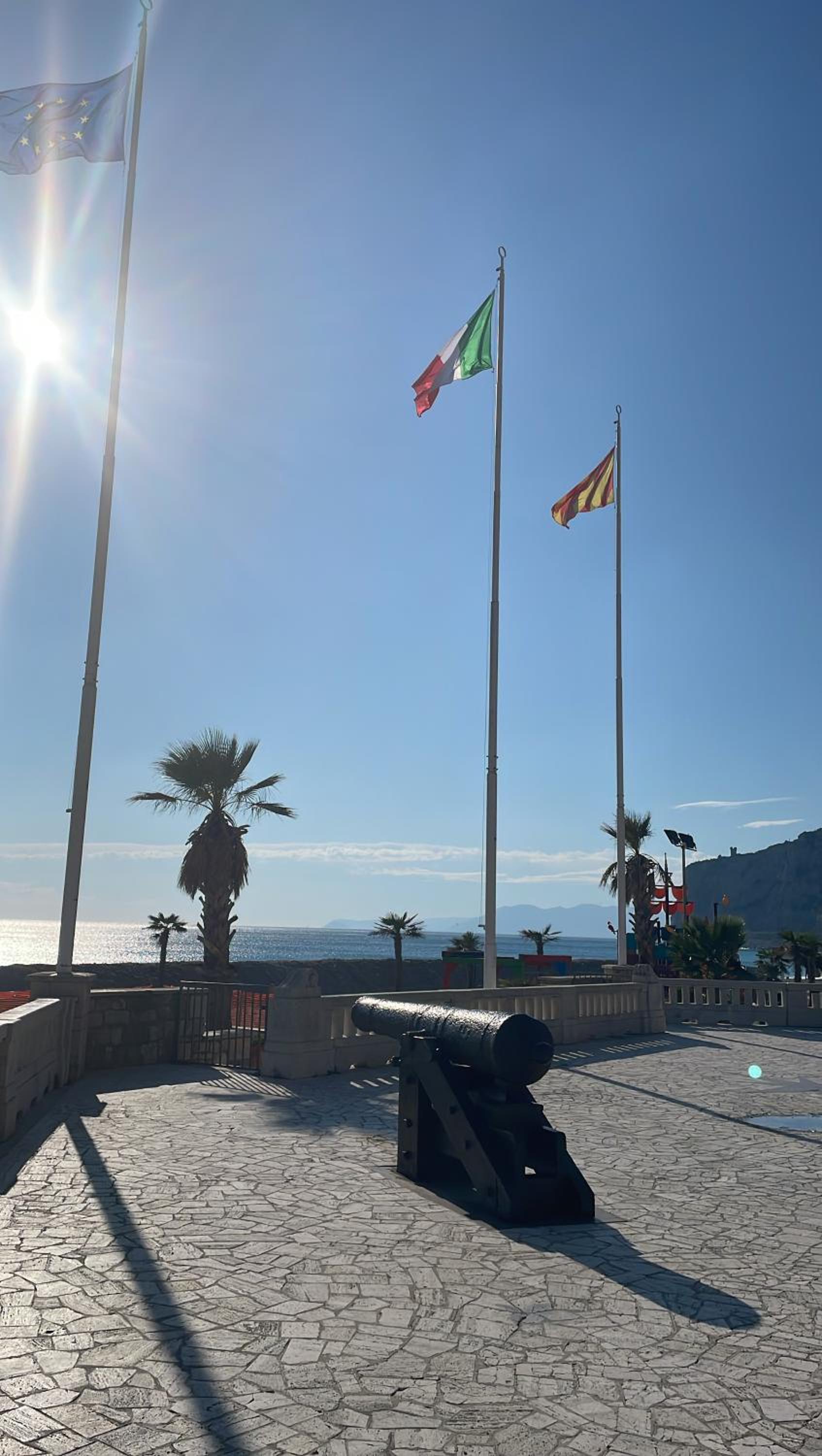 Bike & Sea under castle dreams at Finalborgo view 5