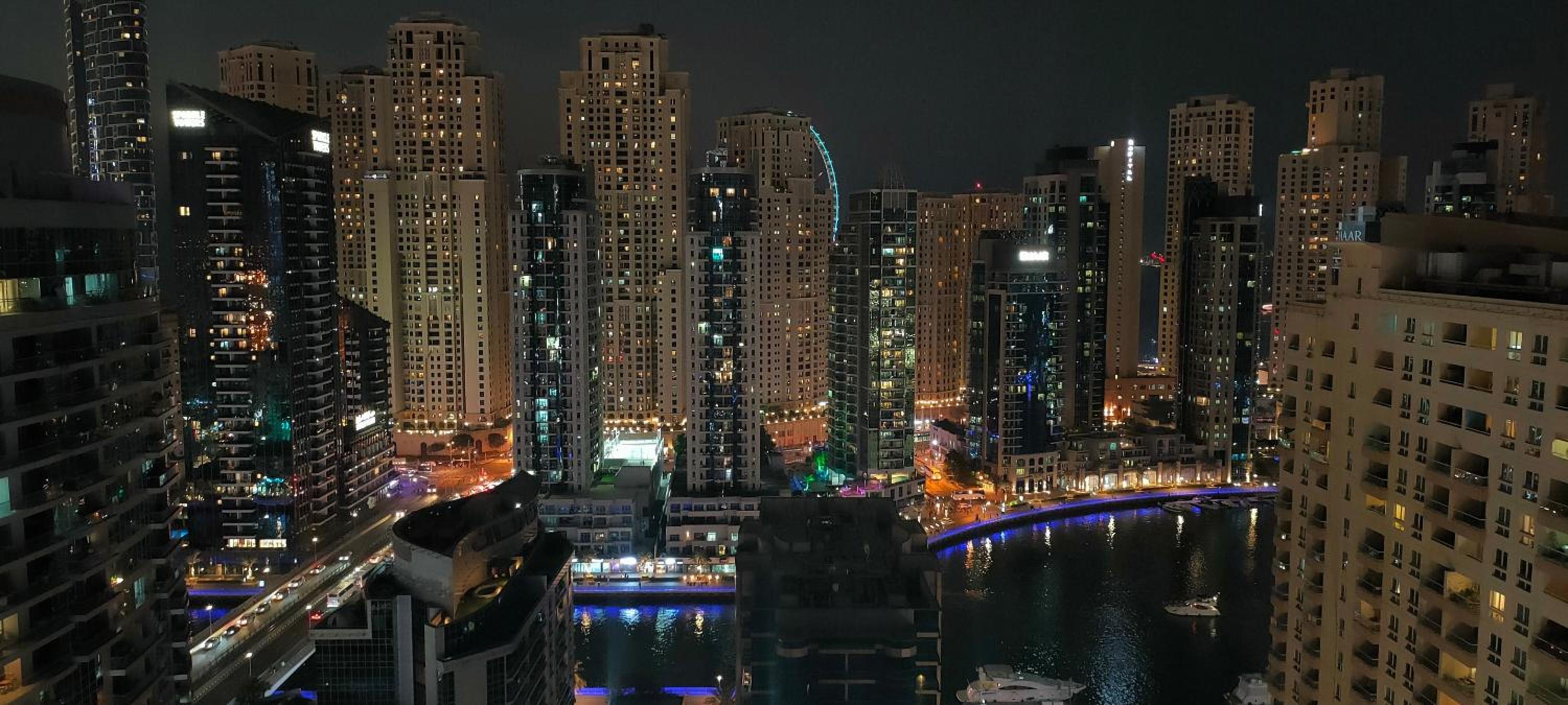2 BR apartment with a beautiful view of the Marina minimum 5 night