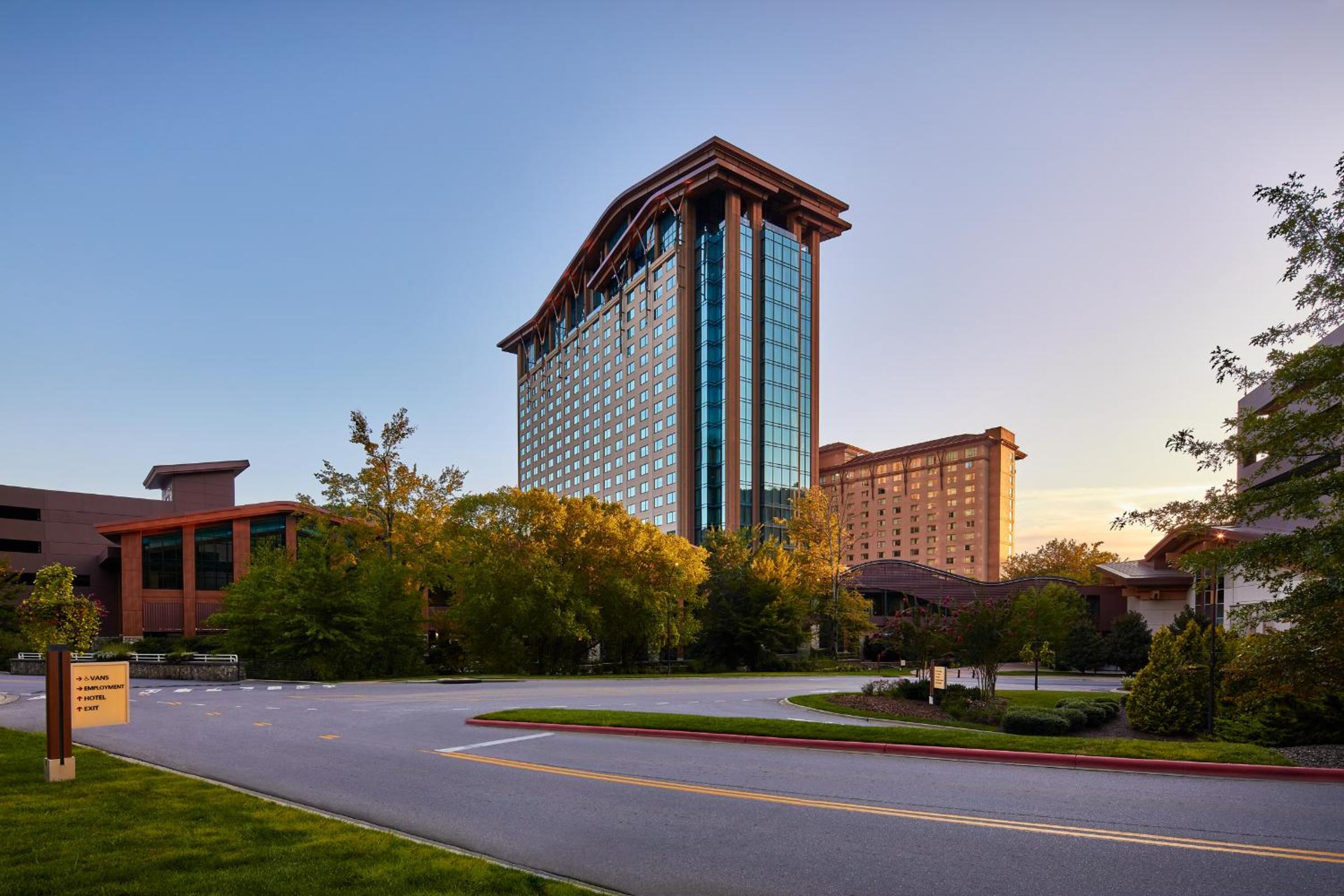 Hotel Harrah's Cherokee Casino Resort - Image 1