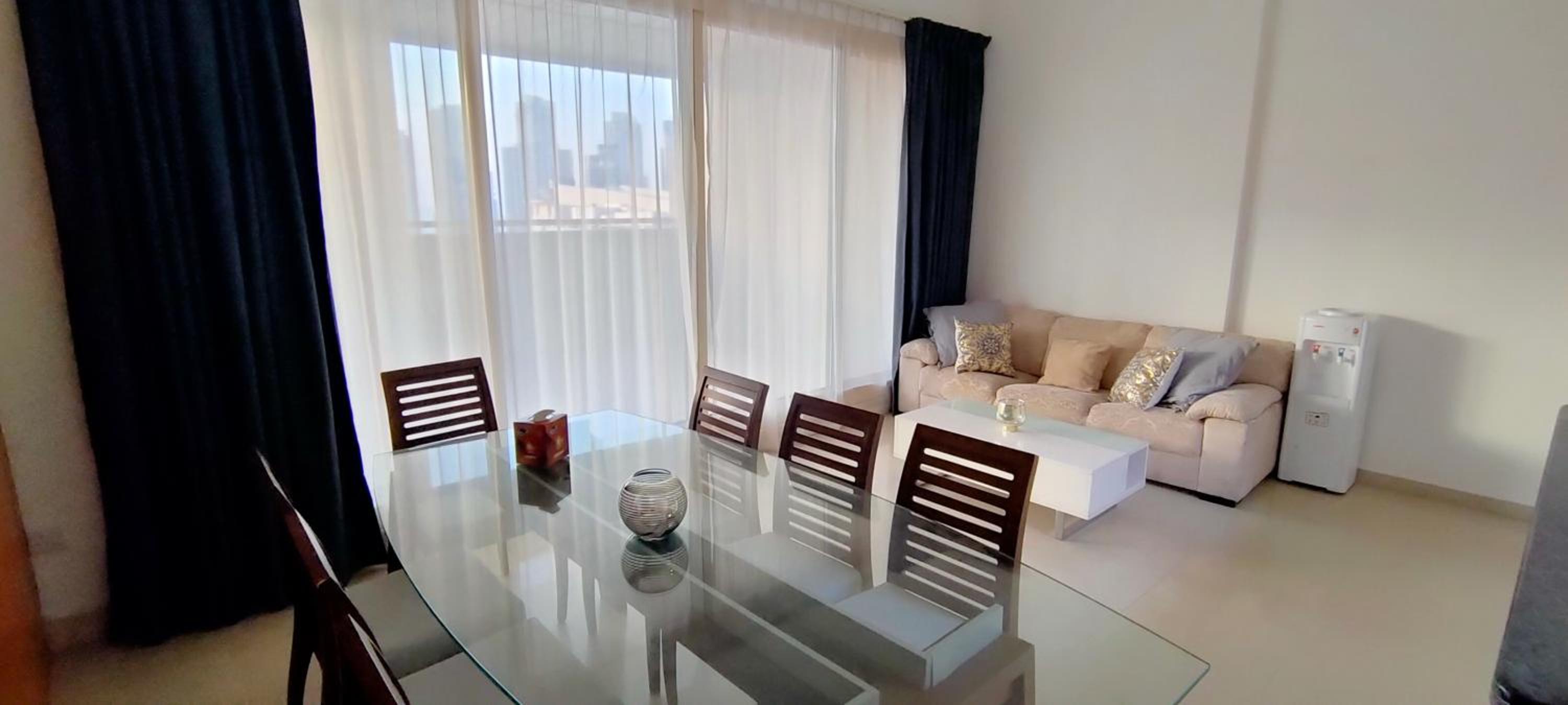 2 BR apartment with a beautiful view of the Marina minimum 5 night