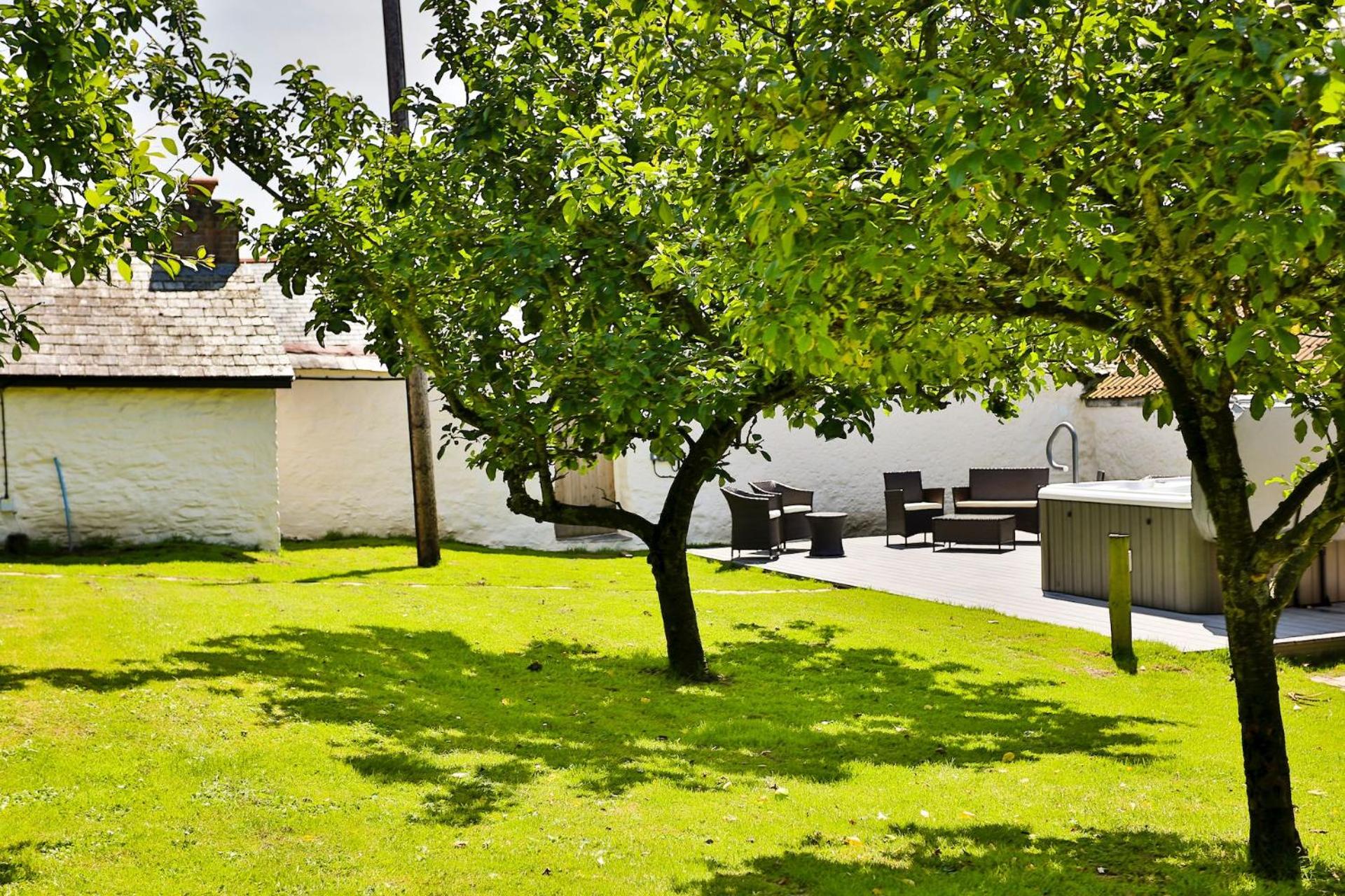 SAUNTON GRANGE 7 Bedrooms view 3
