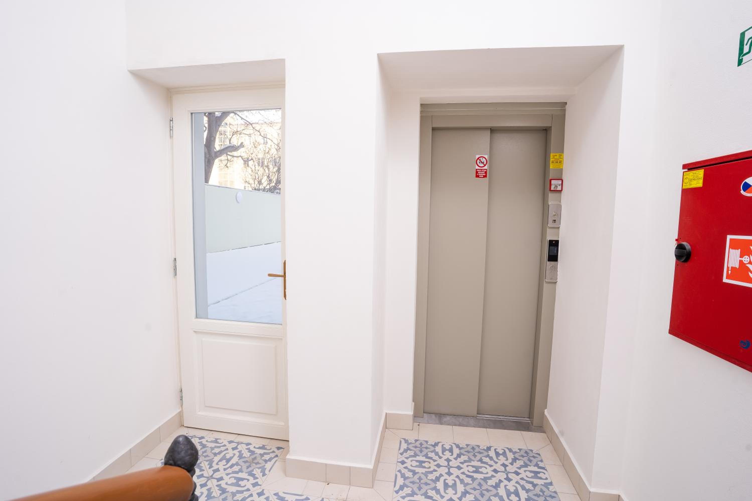 Prague Days - One-bedroom Apartment with Netflix and Balcony in Vinohrady