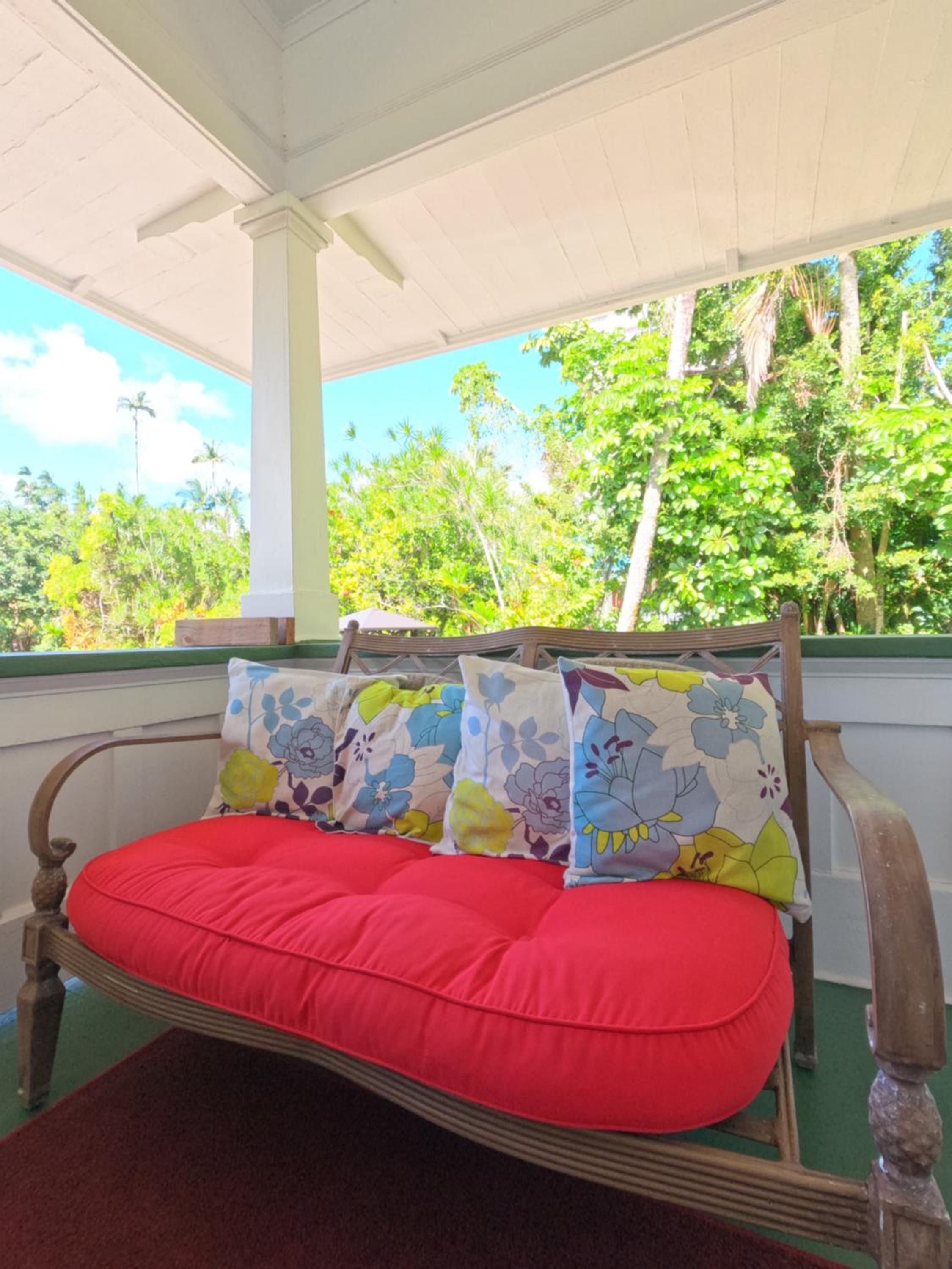 Hilo Bay Oceanfront Bed and Breakfast