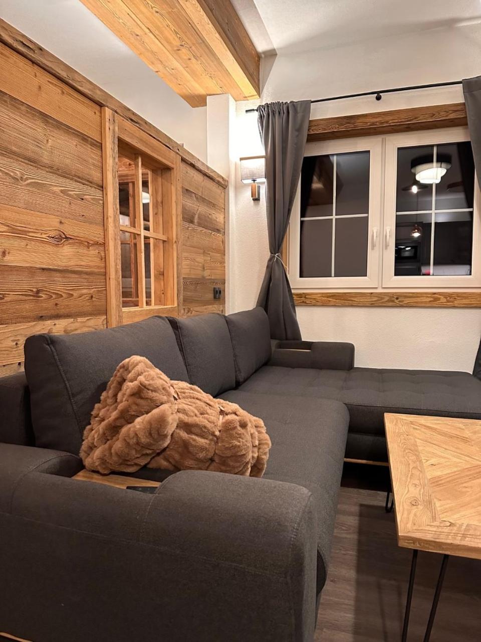 Chalet Schwarz
