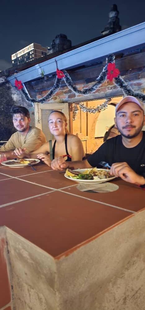 Chinatown Hostel by Mingle - Rooftop Private Jacuzzi with Bar