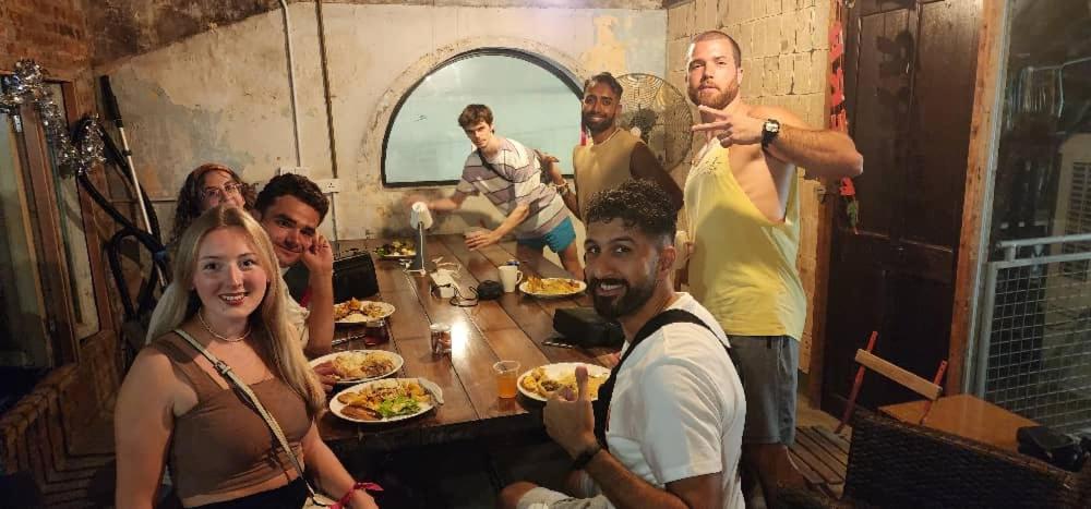 Chinatown Hostel by Mingle - Rooftop Private Jacuzzi with Bar