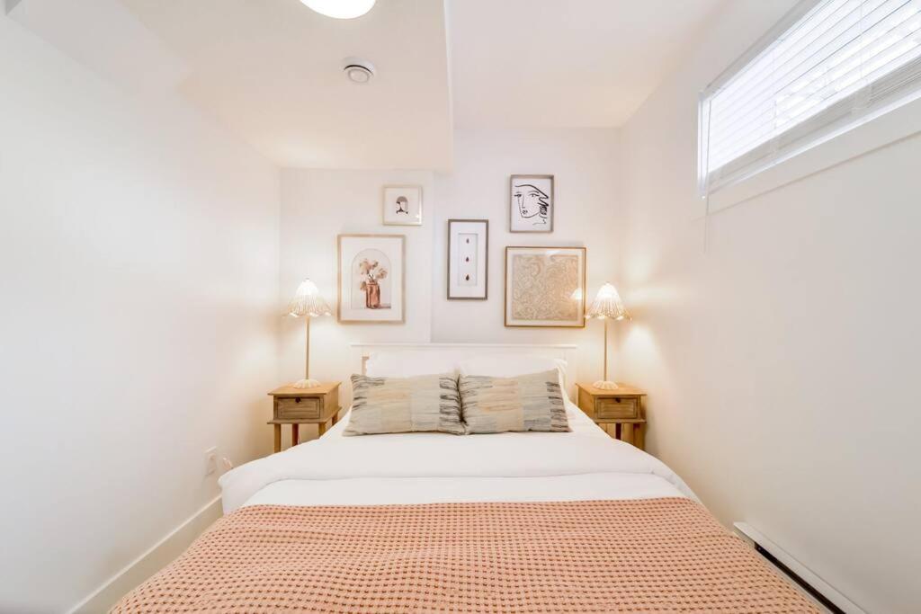 The Nook & Cranny Bsmt Suite, Near WEM & DT, Fast WiFi! Sleeps 4