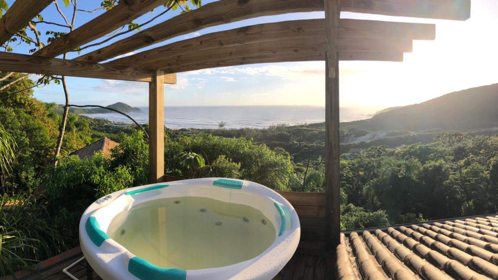 Um lugar mágico, praia do rosa, vista pro mar