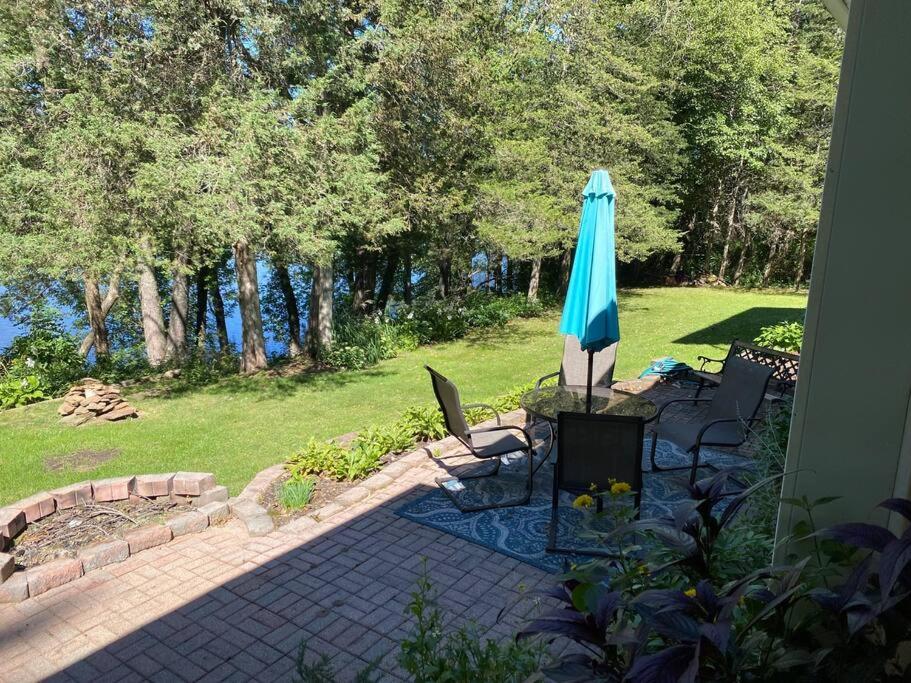 Hotel Breezeway Bay - Waterfront Full House - Image 1