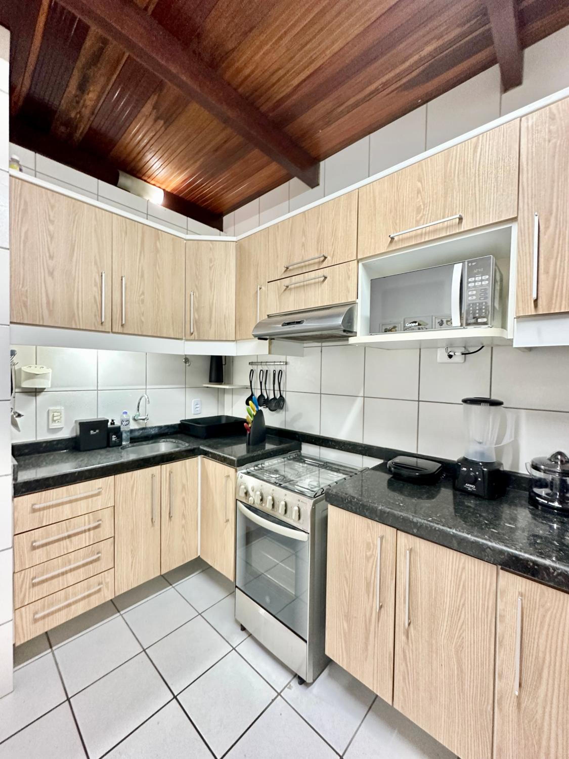 VouReservar Village Carneiros Bangalô 4 quartos!