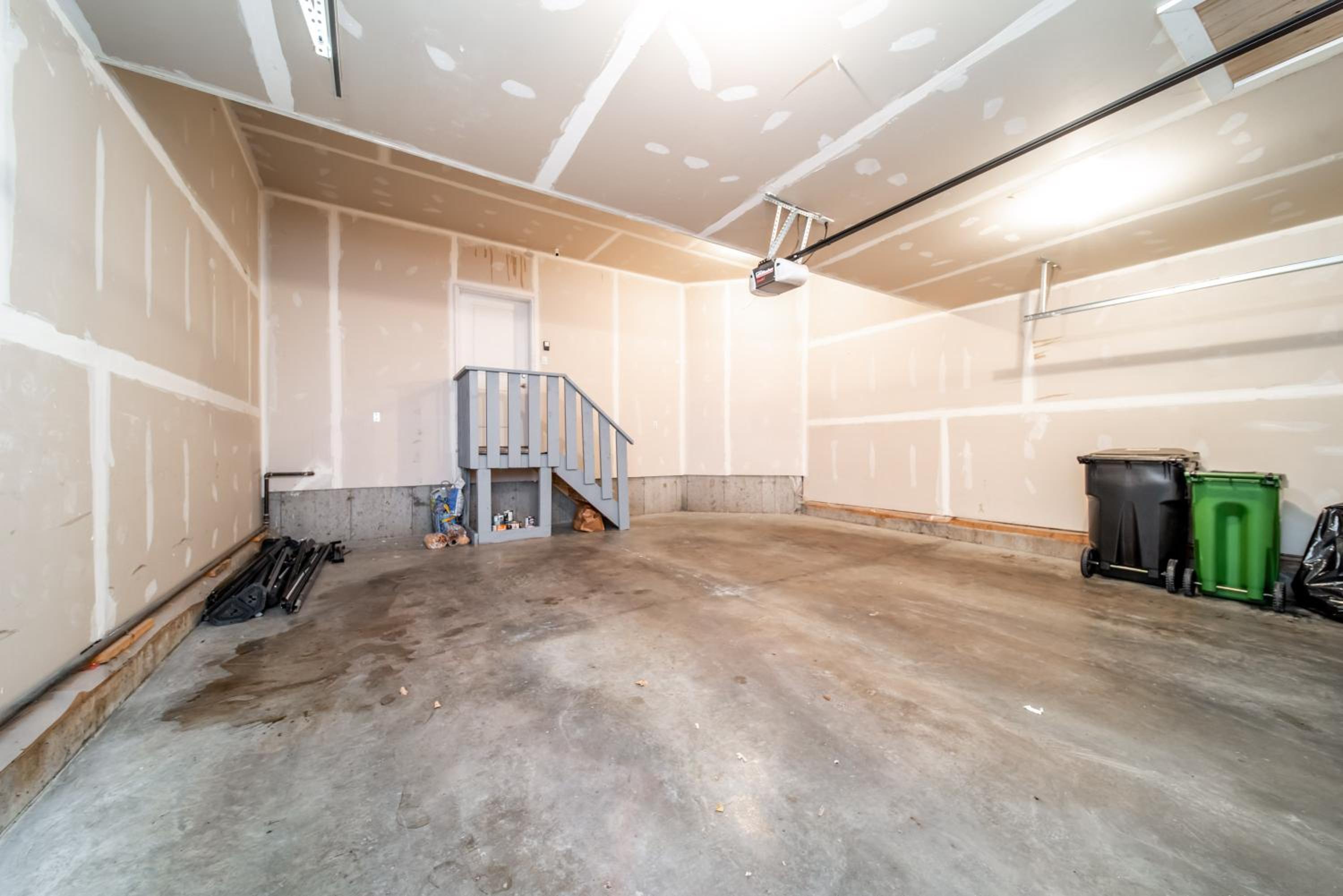 Amazing Luxe Home, AC, HUGE Yard, FirePit, Pet Friendly, Sleeps 10!