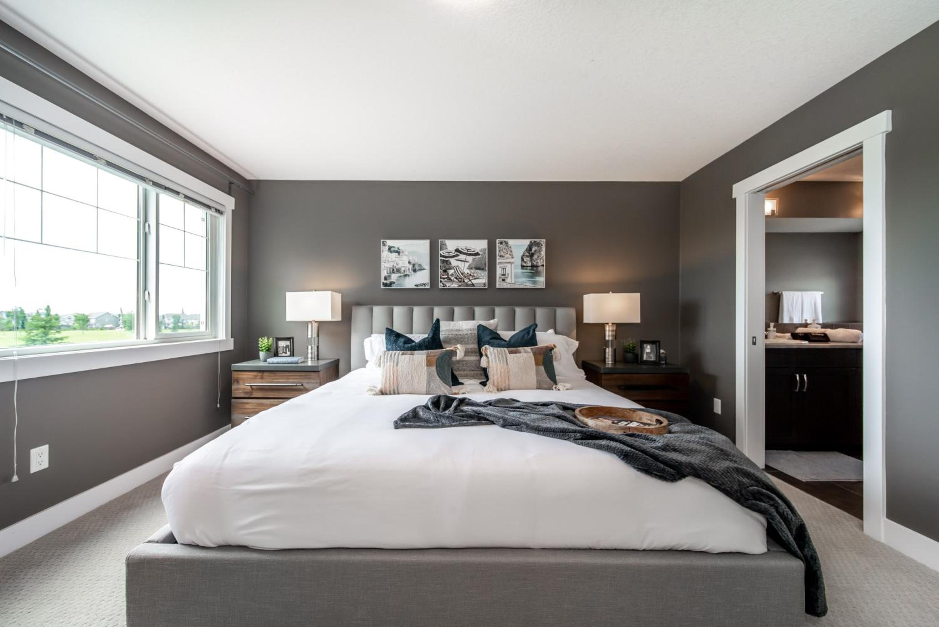 Amazing Luxe Home, AC, HUGE Yard, FirePit, Pet Friendly, Sleeps 10!