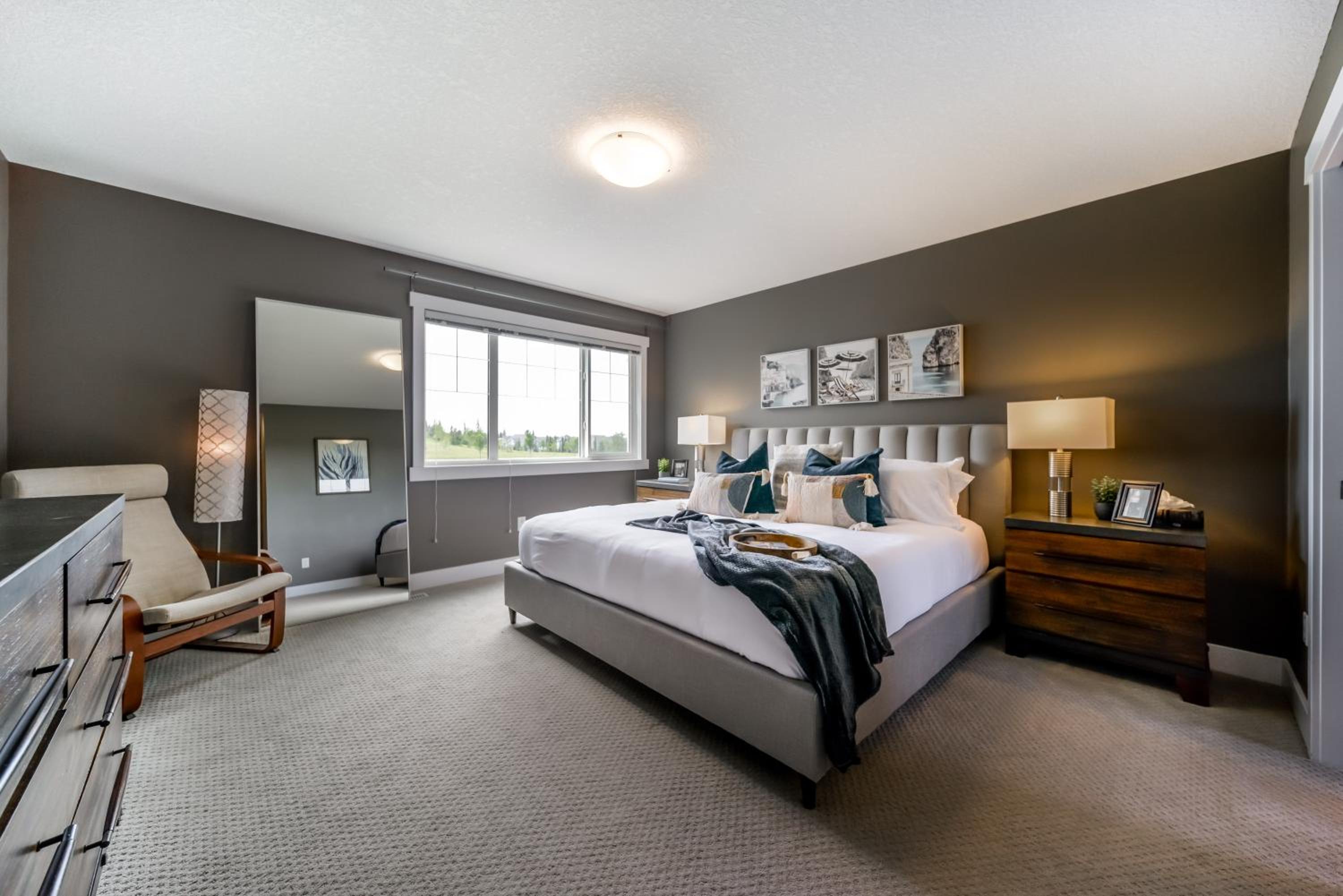 Amazing Luxe Home, AC, HUGE Yard, FirePit, Pet Friendly, Sleeps 10!