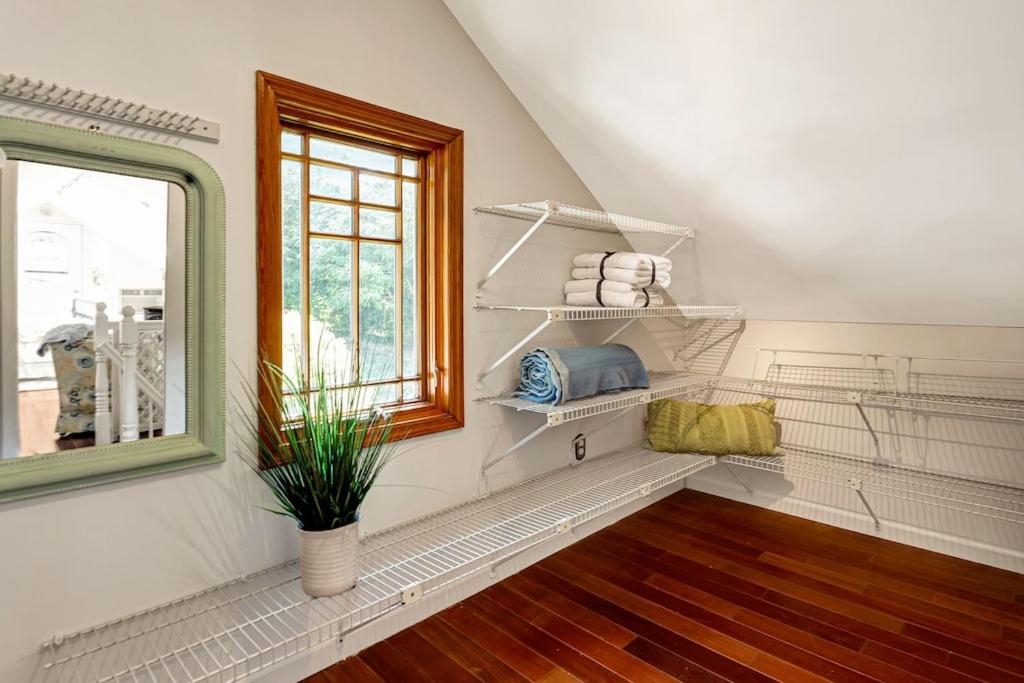 New Listing ! Captain's Cottage - Cold Spring Harbor Water Views - Property Image 50