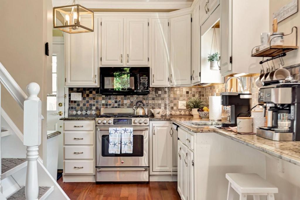 New Listing ! Captain's Cottage - Cold Spring Harbor Water Views - Property Image 71