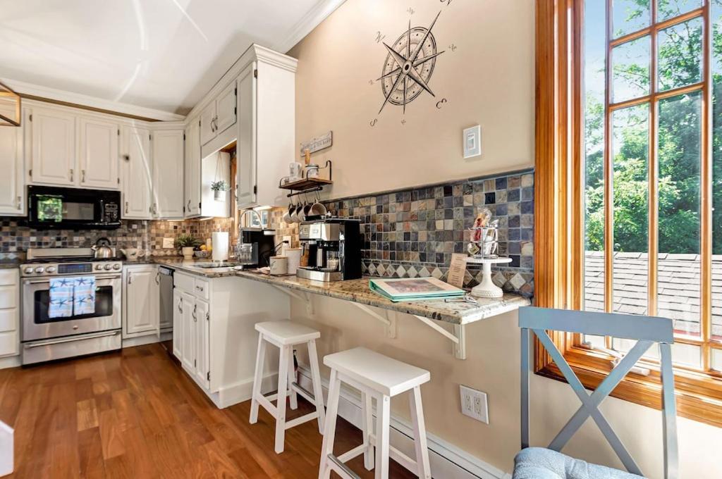 New Listing ! Captain's Cottage - Cold Spring Harbor Water Views - Property Image 13