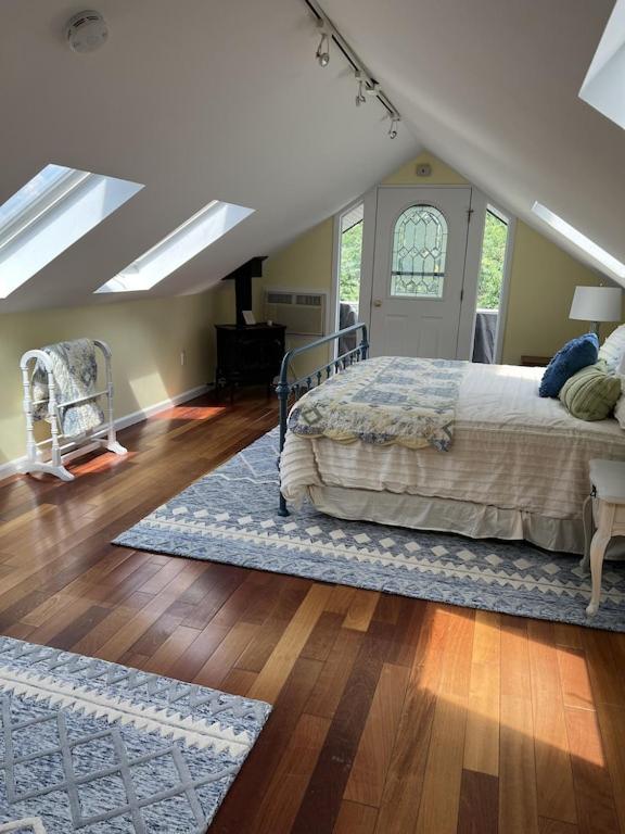 New Listing ! Captain's Cottage - Cold Spring Harbor Water Views - Property Image 9