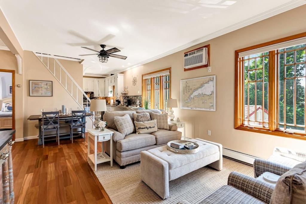 New Listing ! Captain's Cottage - Cold Spring Harbor Water Views - Property Image 8