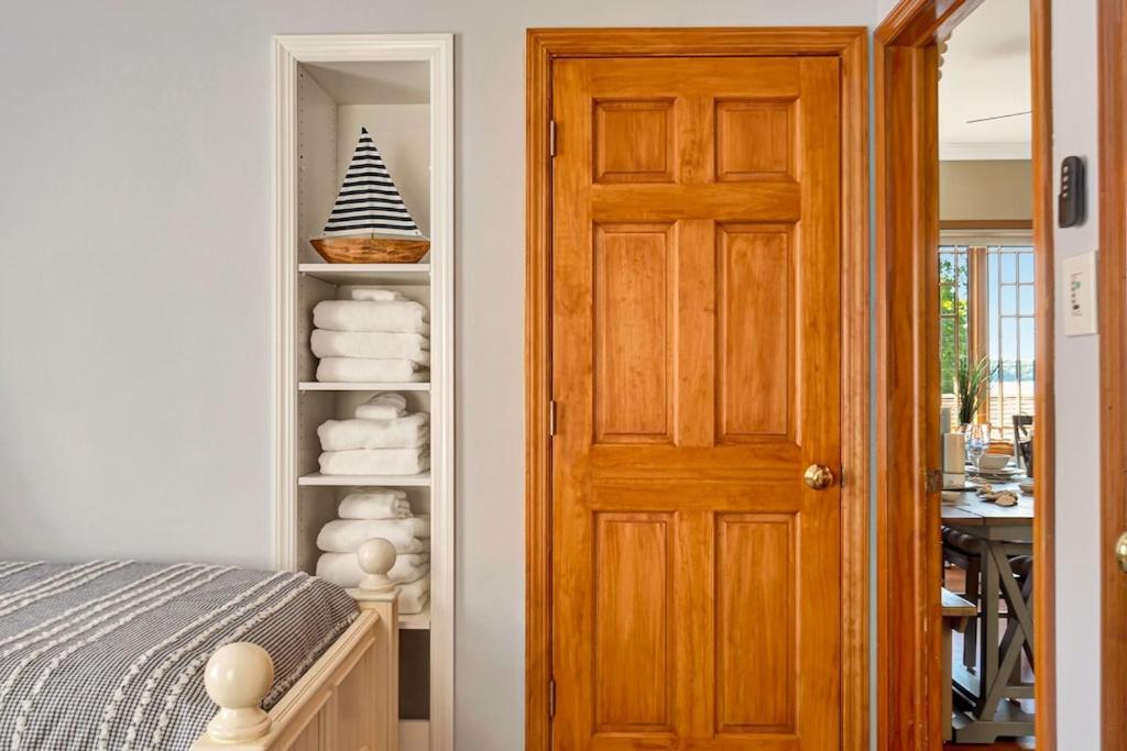 New Listing ! Captain's Cottage - Cold Spring Harbor Water Views - Property Image 6