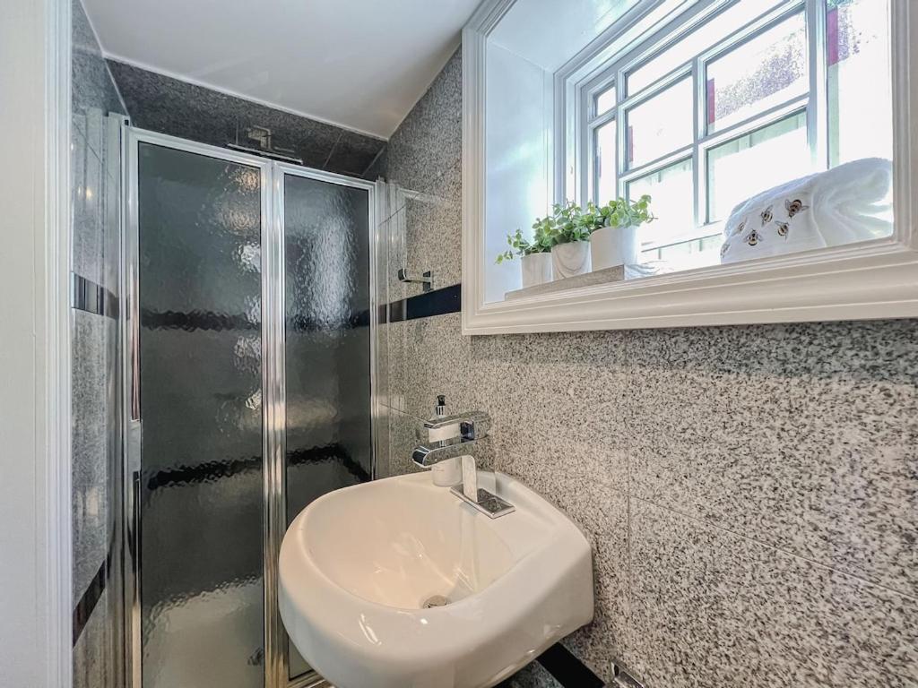 New Listing ! Captain's Cottage - Cold Spring Harbor Water Views - Property Image 4