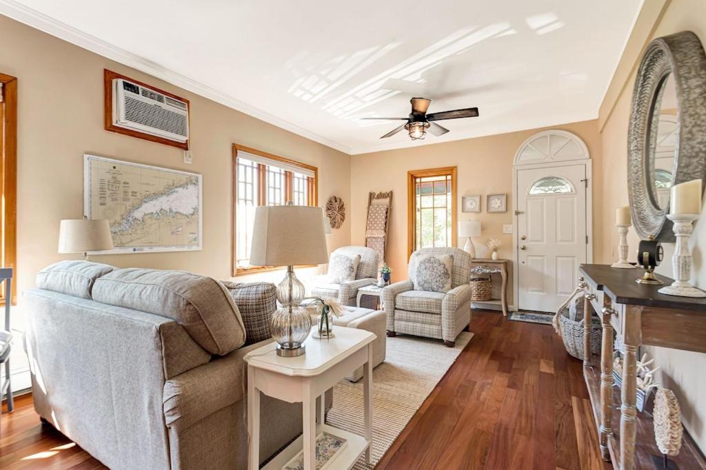 New Listing ! Captain's Cottage - Cold Spring Harbor Water Views - Property Image 25