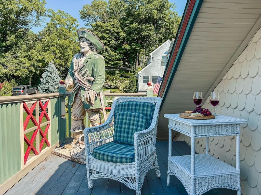 New Listing ! Captain's Cottage - Cold Spring Harbor Water Views - Property Image 22