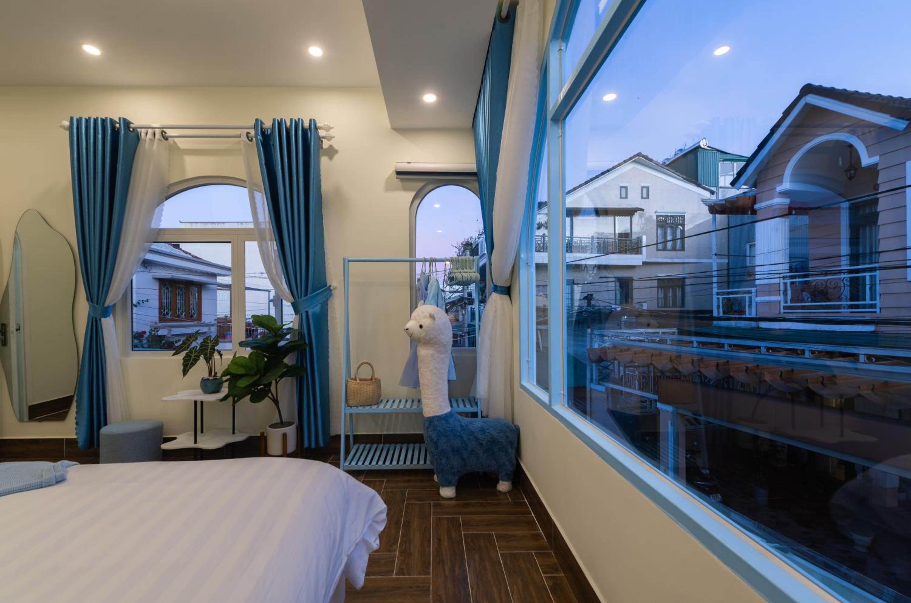 Blue House Nguyên Căn Ngay Trung Tâm Có Máy Lạnh view 2