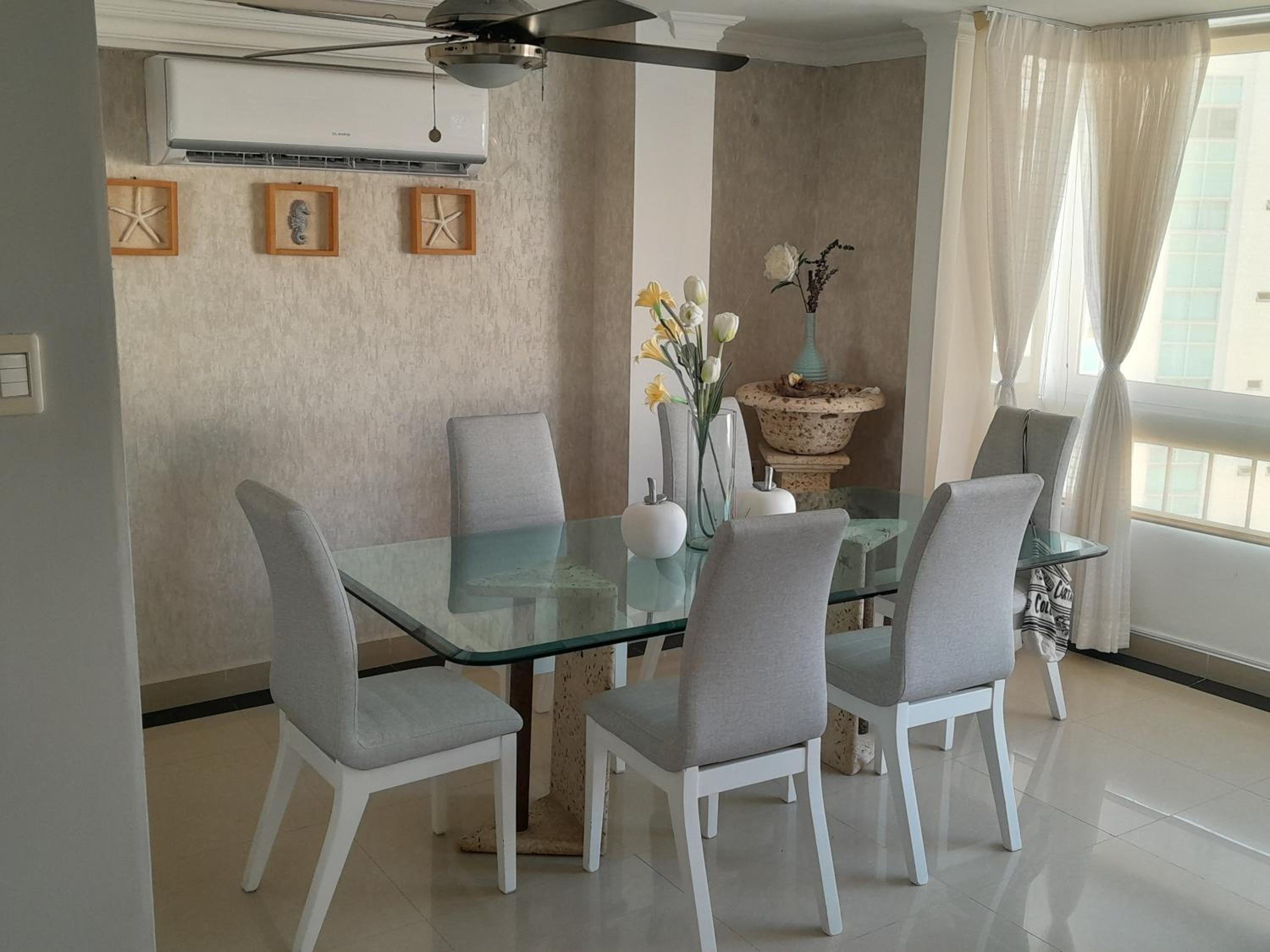 Oceanside 3-bedroom apartment in fun tourist area