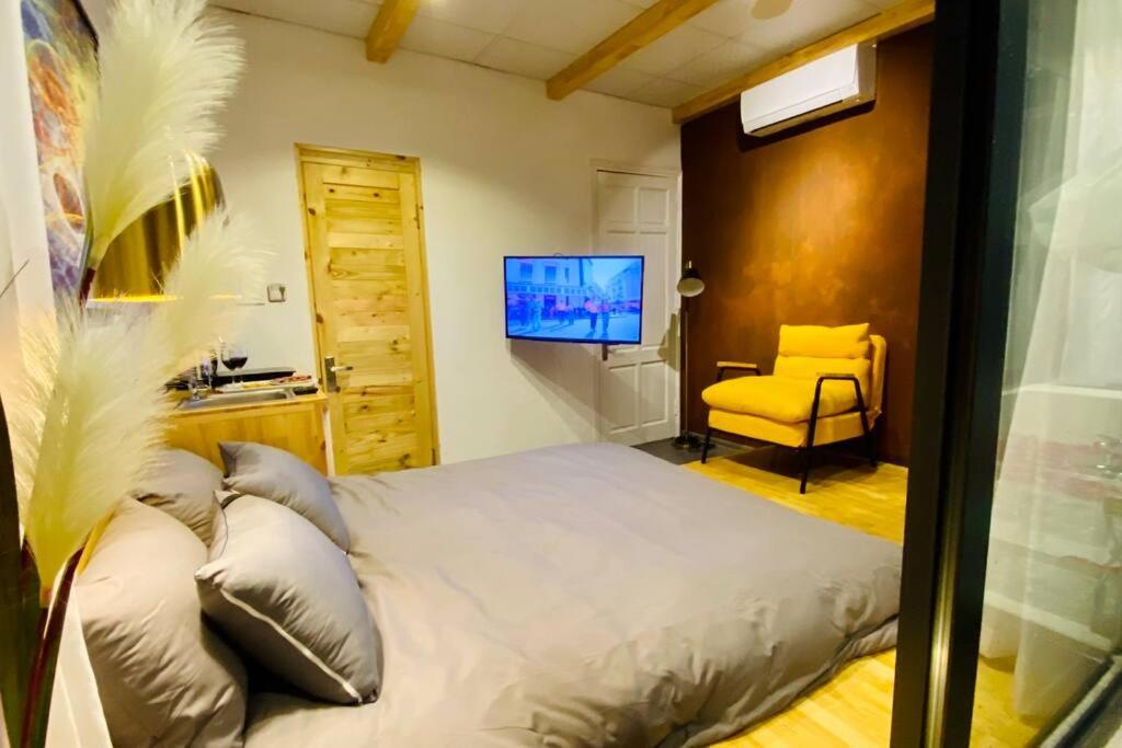 HomestayCHAT*InfinityTub1*Netflix*Hanoi*OldQuarter