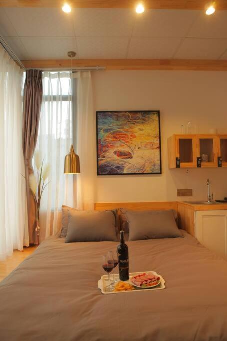 HomestayCHAT*InfinityTub1*Netflix*Hanoi*OldQuarter