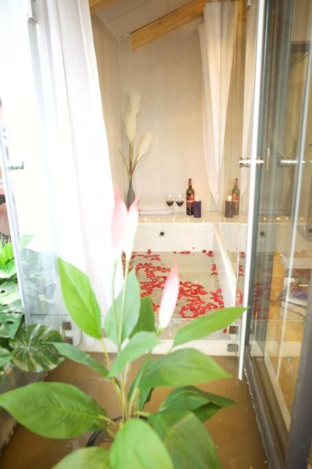 HomestayCHAT*InfinityTub2*Netflix*Hanoi*OldQuarter