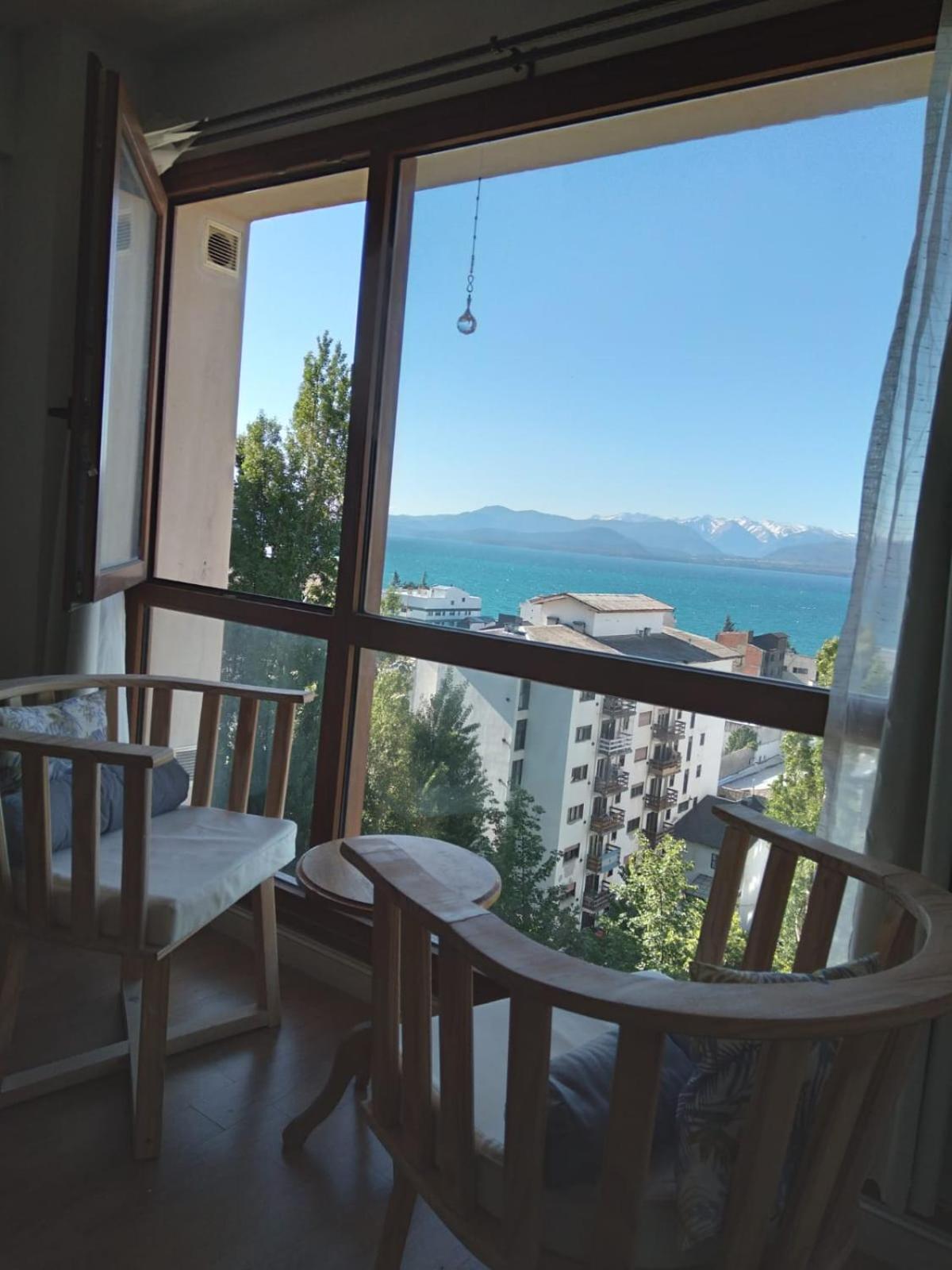 Departamento JS Centrico con vistas al Lago Nahuel Huapi
