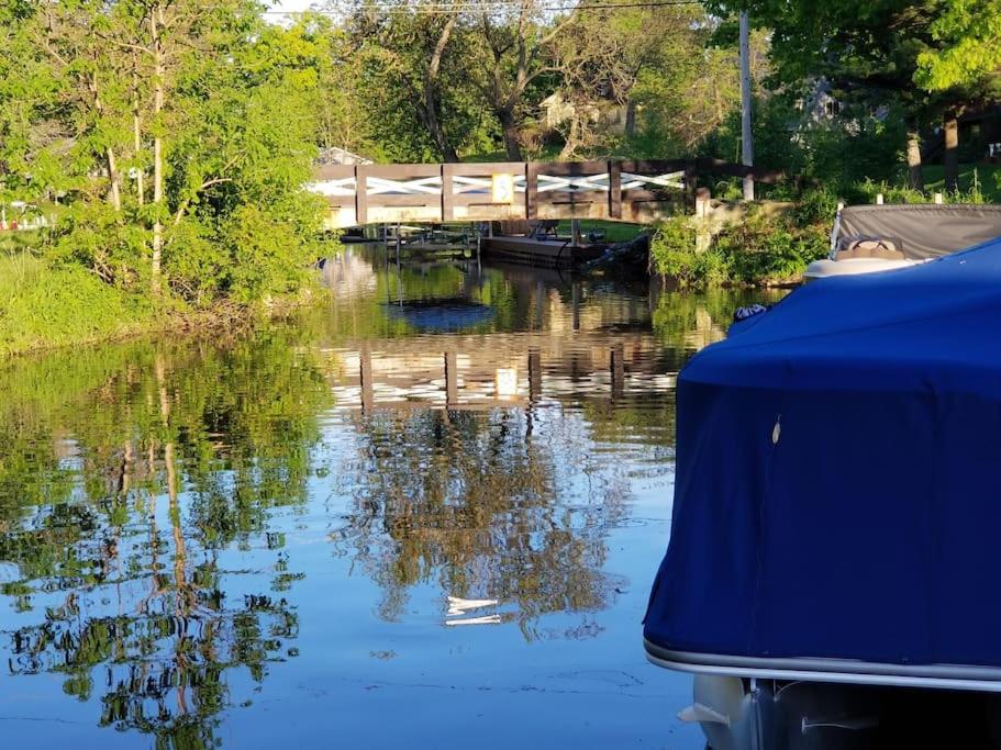 Chain O Lakes Nautical 4Bed 3Bath Waterfront with Bonus Room, Large Deck and Hot Tub view 4