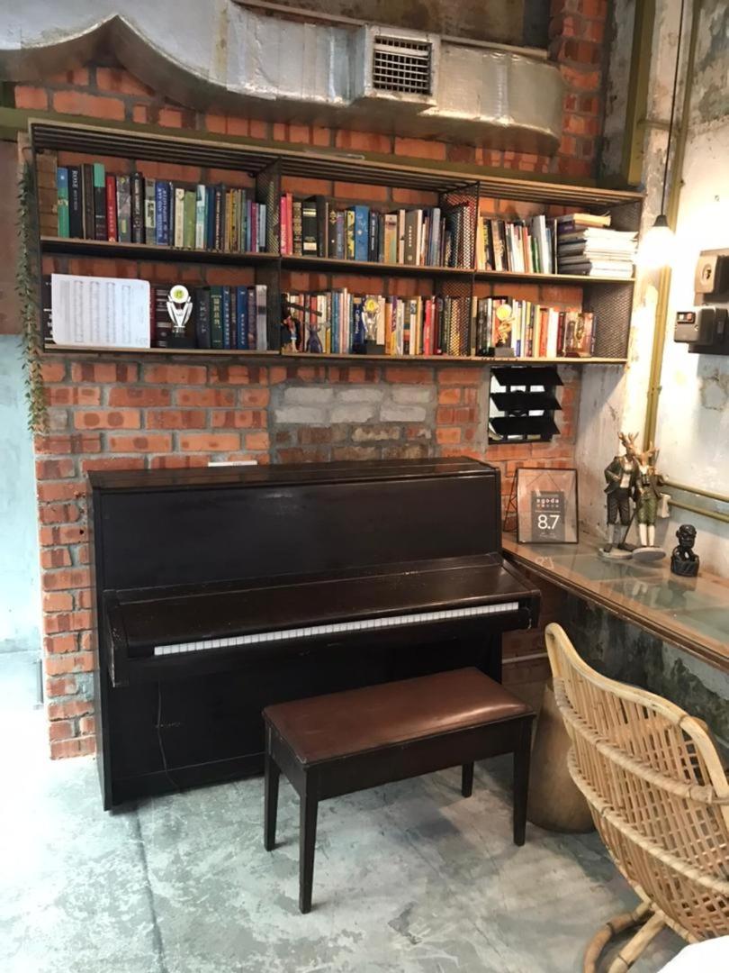 Chinatown Hostel by Mingle - Rooftop Private Jacuzzi with Bar