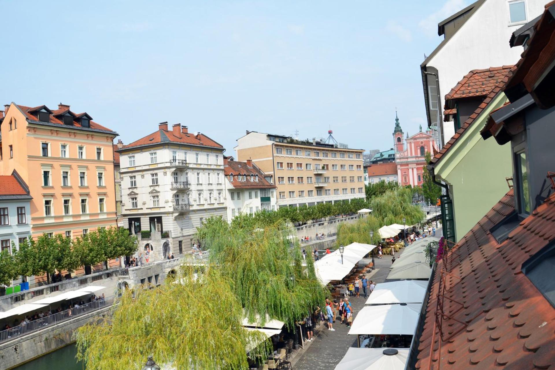 Central Riverside Apartments Meščanka