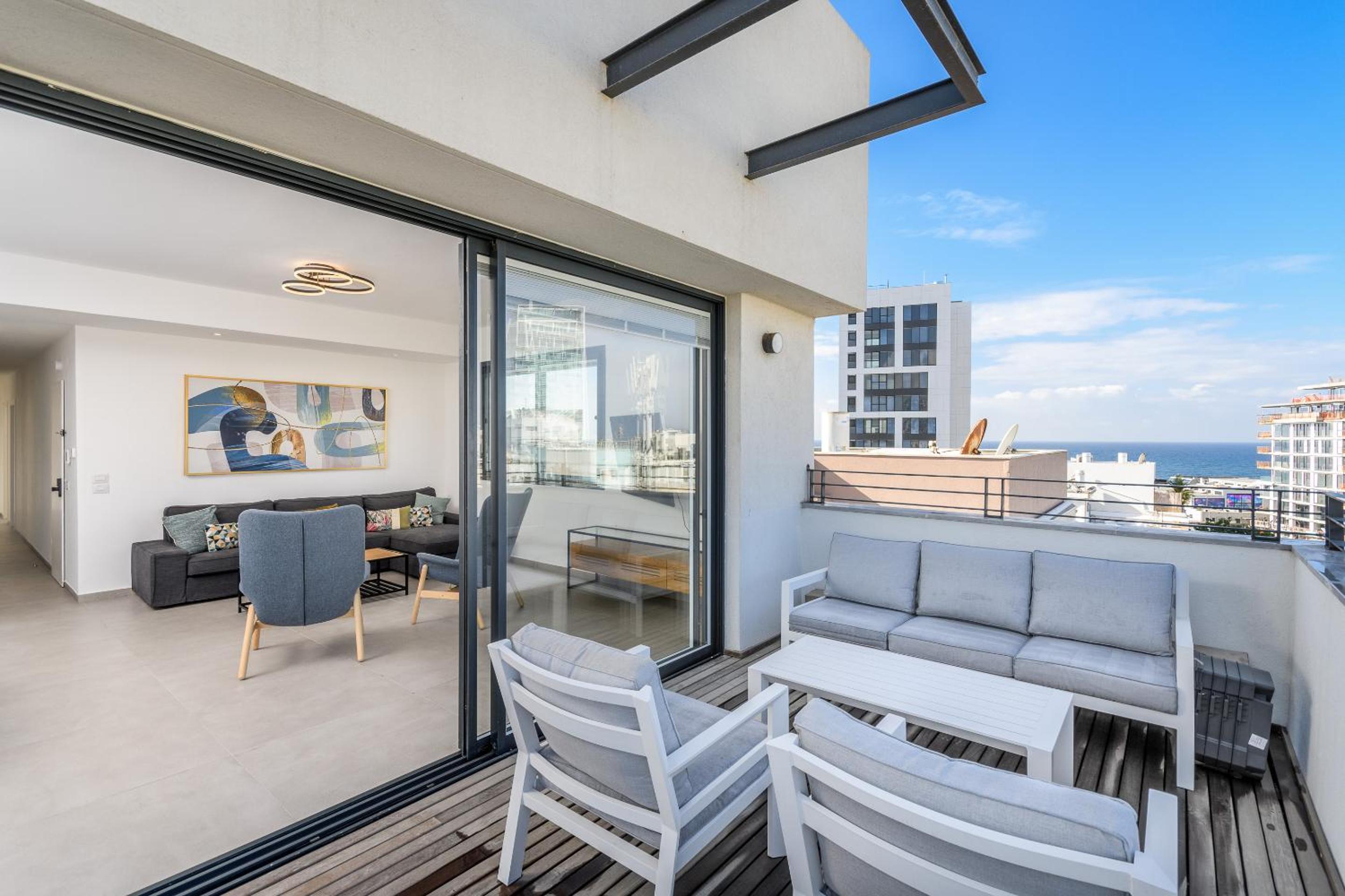Superb penthouse north tel aviv view 2
