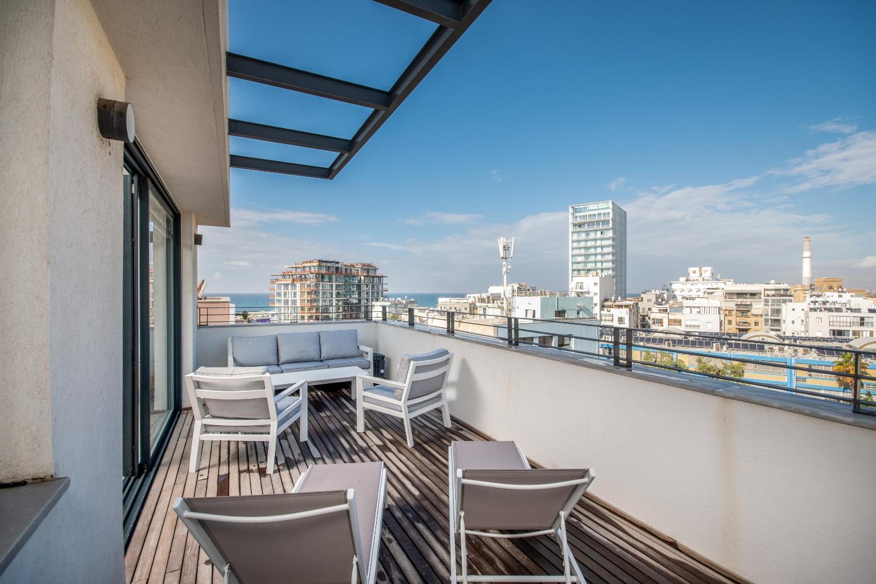 Superb penthouse north tel aviv view 3