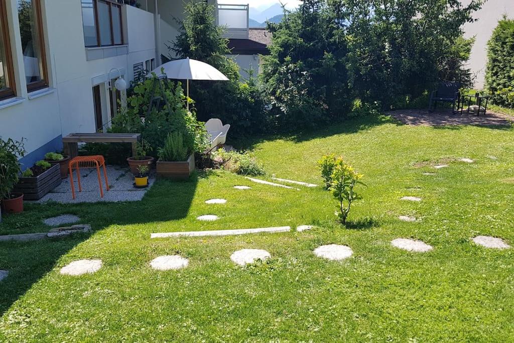 Appartment WALD byTILLY - Gemütliches Studio mit kleiner Dachterrasse, Waldrandlage & Parkplatz nahe Velden und Wörthersee