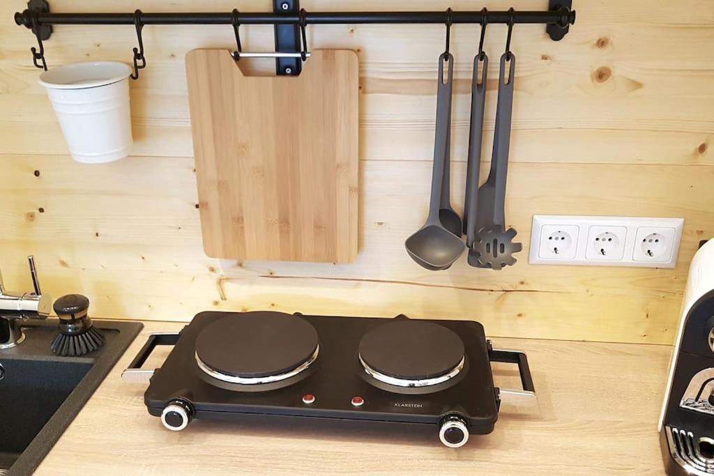 Appartment WALD byTILLY - Gemütliches Studio mit kleiner Dachterrasse, Waldrandlage & Parkplatz nahe Velden und Wörthersee