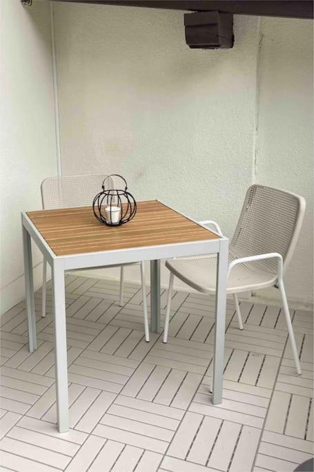 Appartment WALD byTILLY - Gemütliches Studio mit kleiner Dachterrasse, Waldrandlage & Parkplatz nahe Velden und Wörthersee